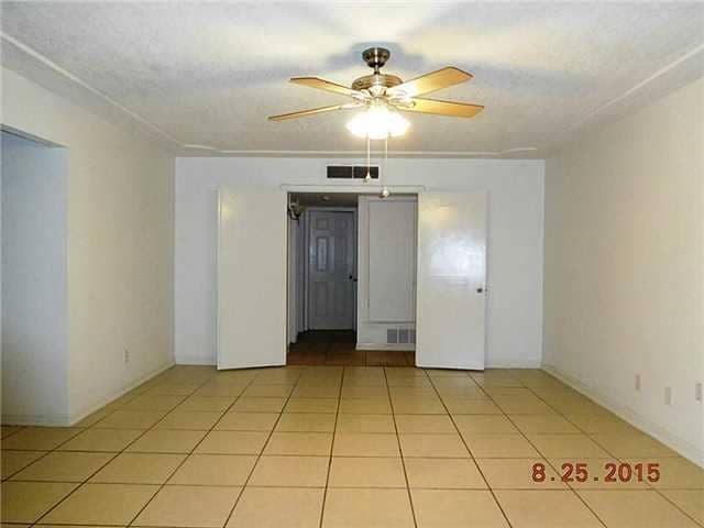 Building Photo - 10560 Crete Dr