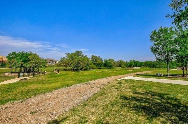 Building Photo - 120 Serpens St