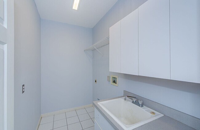 Building Photo - Pool Home in Trinity!
