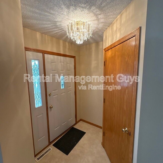Building Photo - 726 E Nicollet Blvd