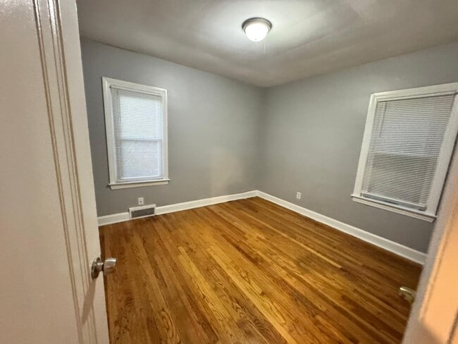 Building Photo - 9131 Manor