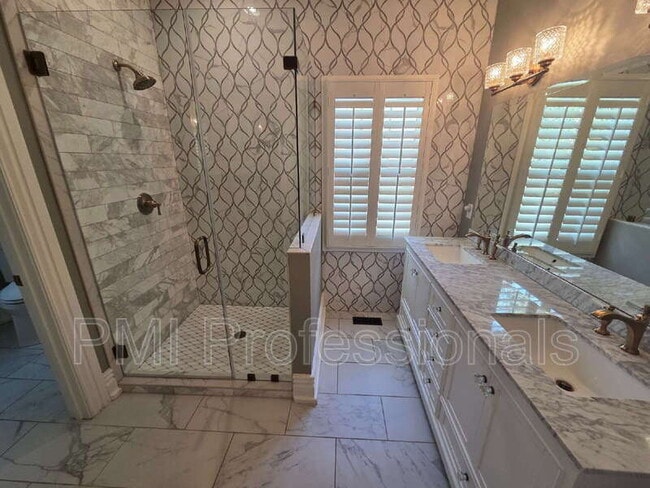 Building Photo - 401 E Main St