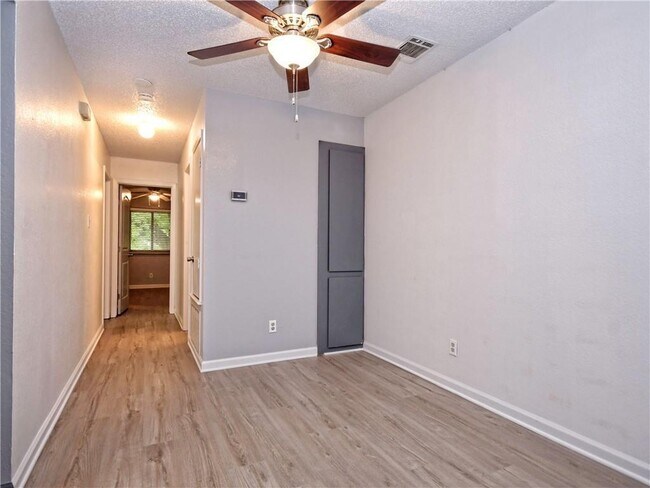 Building Photo - 1714 Rawhide Loop