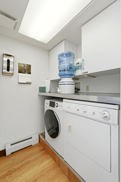 Building Photo - 891 Glencoe St