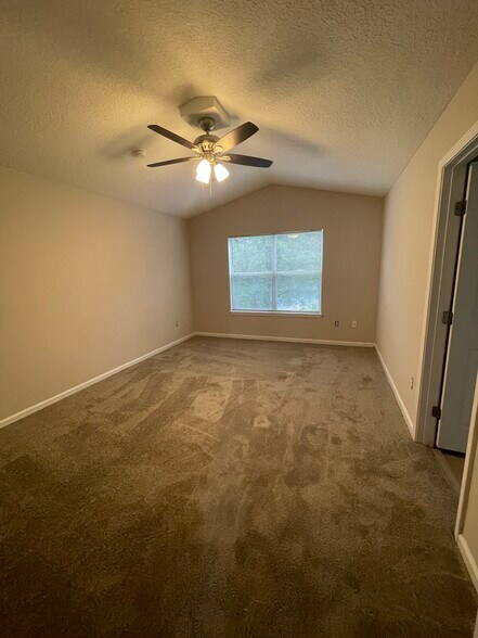 Building Photo - 5260 Collins Rd