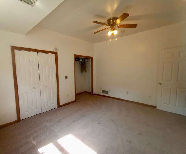 BR 2 - 4518 Liberty Ave