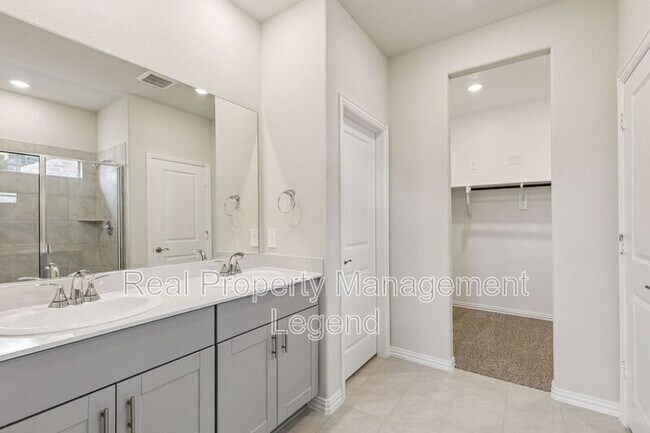 Building Photo - 606 Travine Dr