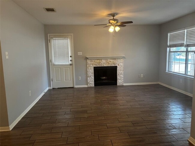 Building Photo - 501-503-503 Texas Ave