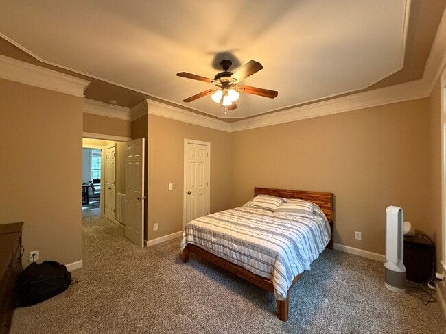 Building Photo - Carolina Lakes Gated Community!!