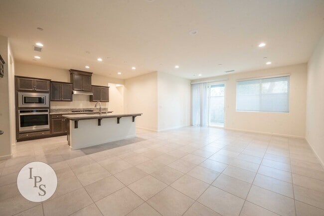 Building Photo - Newer East Clovis Home, 4BR/2BA, with Solar - built in 2023, Lots of Amenities!