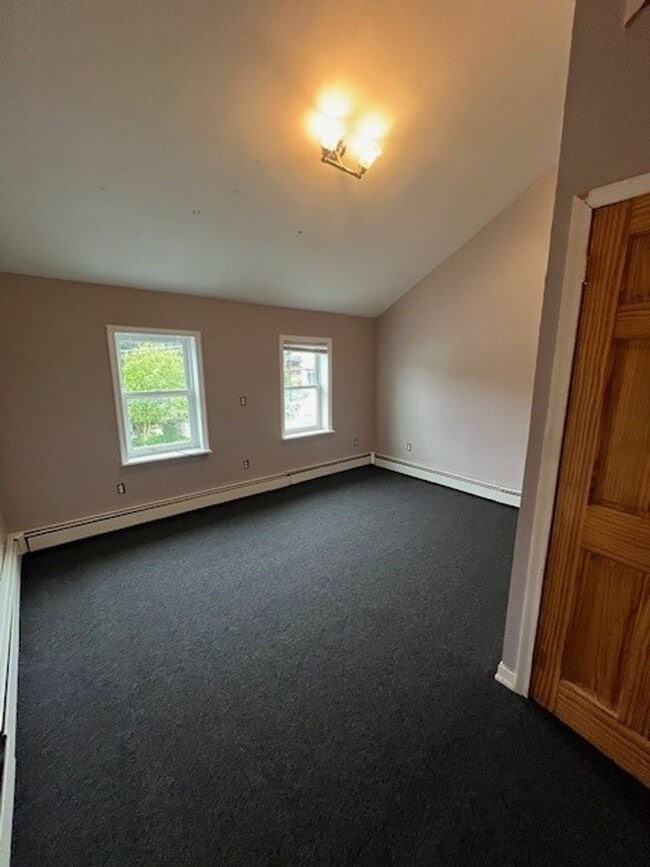 Building Photo - 2 bedroom 2 bathroom
