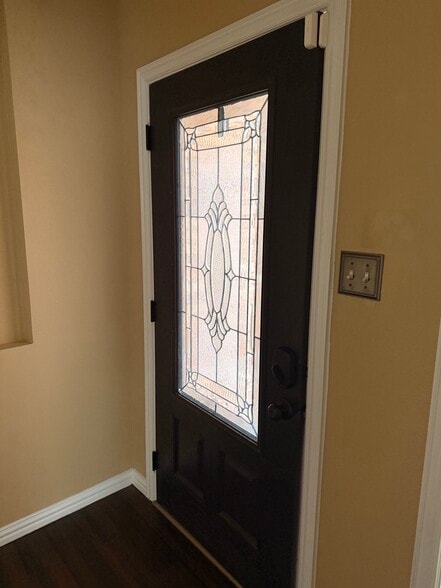 Building Photo - 10133 Sanden Dr