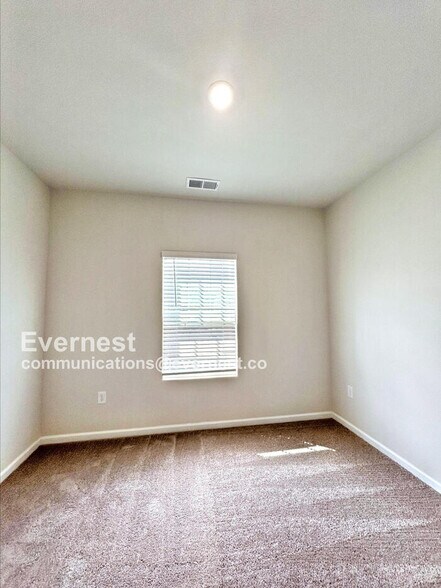 Building Photo - 115 Lightning Dr