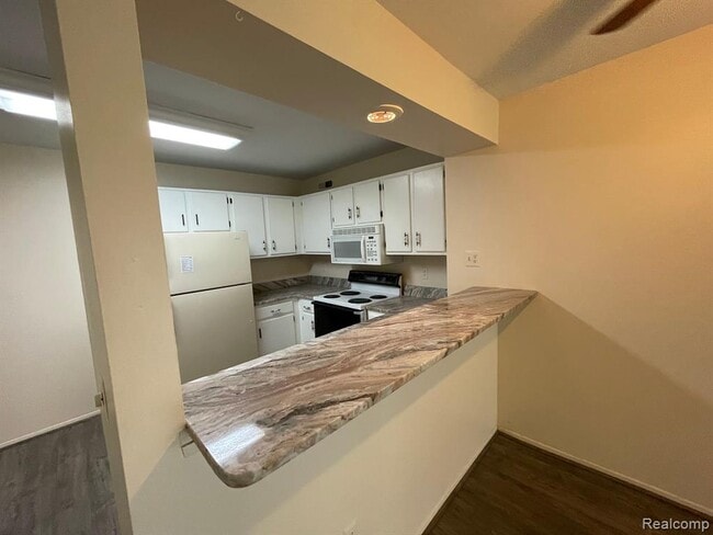 Building Photo - 902 Chestnut Hill Dr