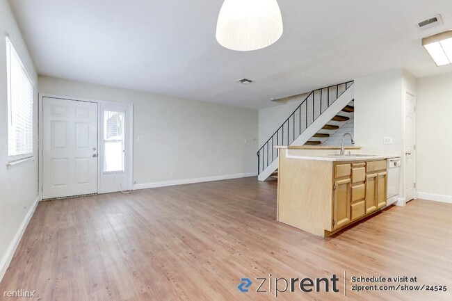 Building Photo - 2 br, 1 bath Condo - 9009 Casals Street, S...