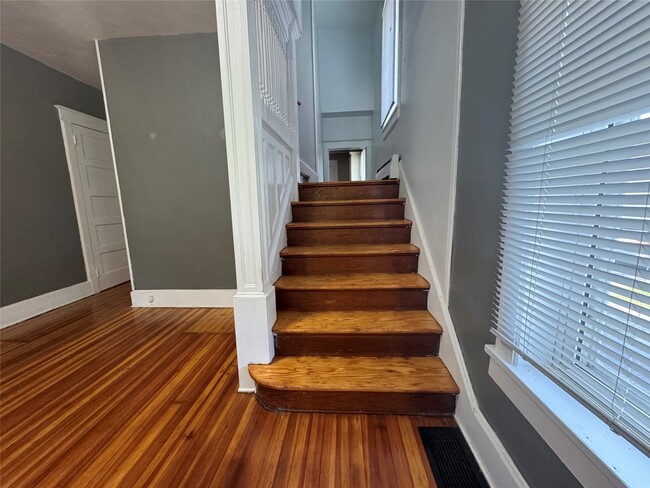 Building Photo - 325 Riverside Dr