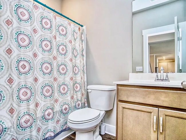 Building Photo - Immaculate Home