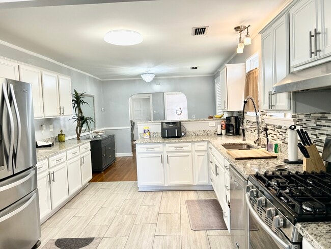 Building Photo - 5057 Blackburn St