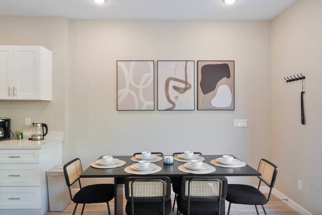 Building Photo - 16601 N Parkview Pl