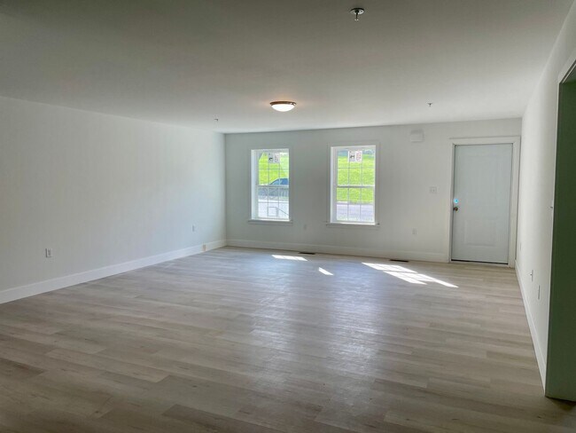 Building Photo - 40 Longfellow Dr