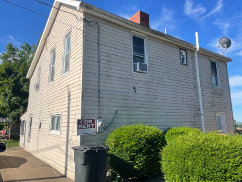 Building Photo - 1102 Van Meter Way