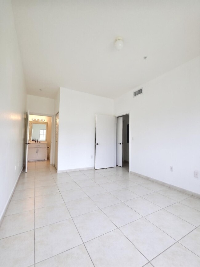 Building Photo - 7240 NW 114th Ave