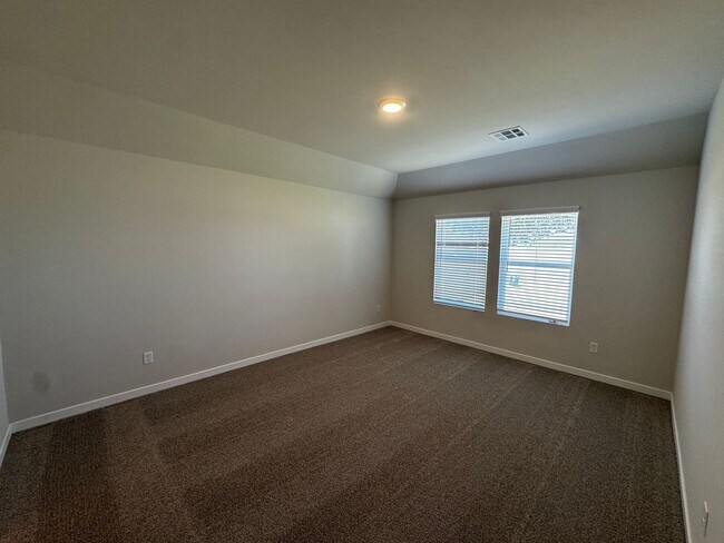 Building Photo - BRAND NEW 4 Bedroom 2 Bathroom home in Pie...