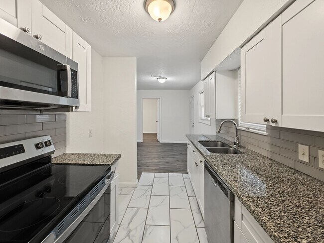 Building Photo - 206 Prune St