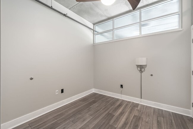 Building Photo - Stylish Uptown 2BD Condo with Balcony, Par...