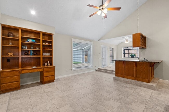 Building Photo - 815 Millpond Dr