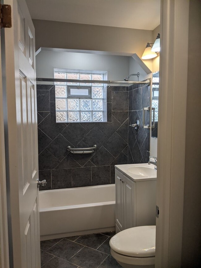 Building Photo - 620 Kungs Way