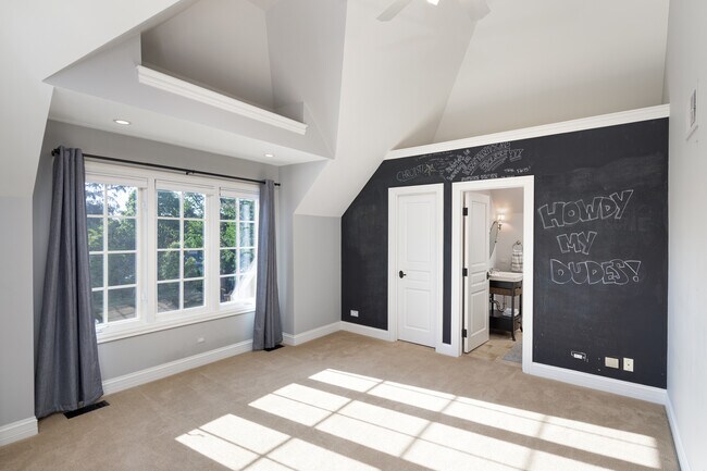 Building Photo - 1091 Johnson Dr