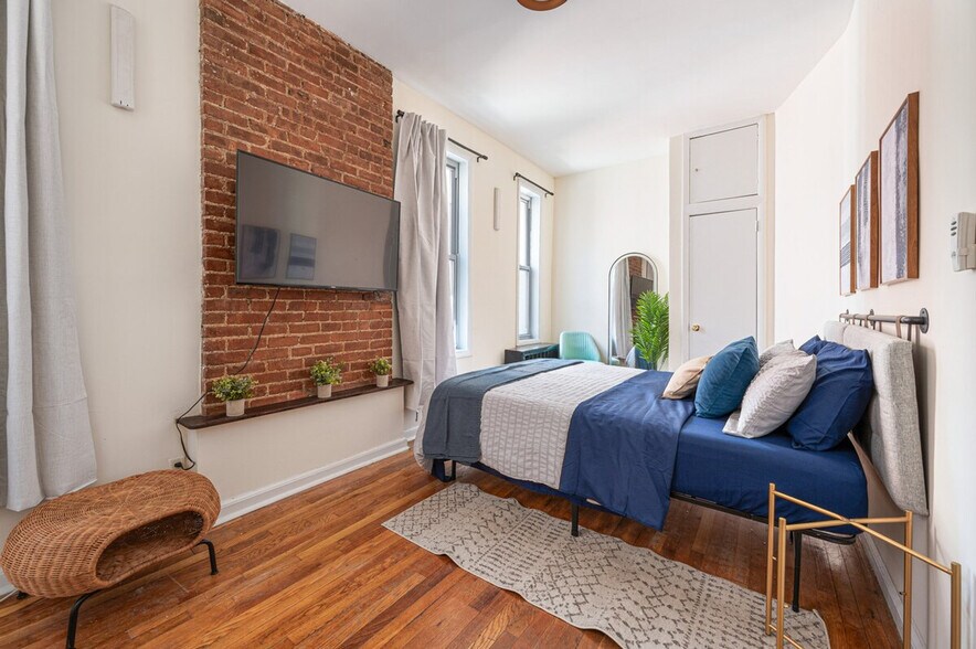 Building Photo - 1762 2nd Ave