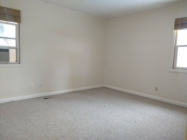 Building Photo - Application Pending - 2 Bedroom, 1 Level Home for Rent in White Salmon