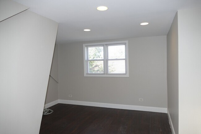 Building Photo - 1729 N Fairfield Ave