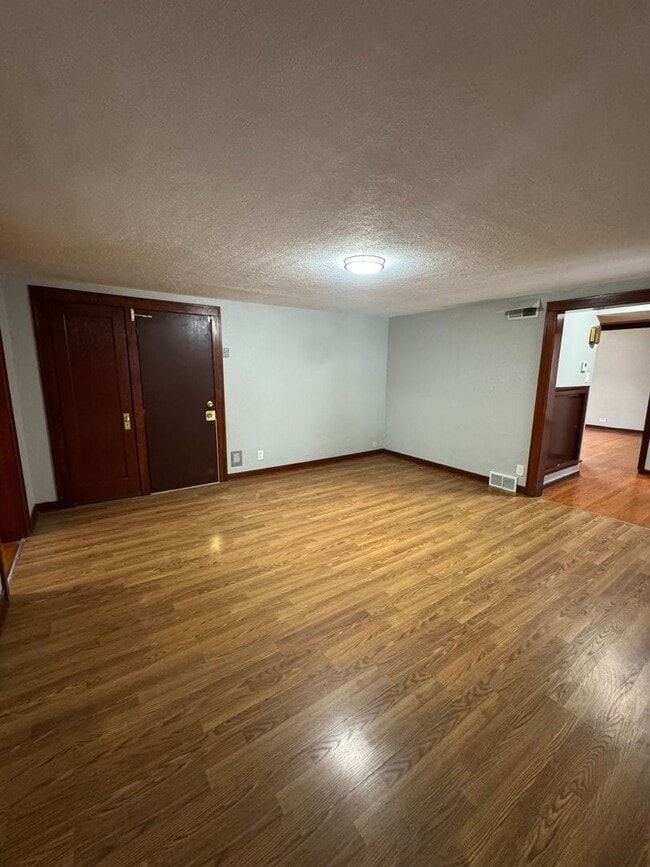 Building Photo - Beautiful 3-bedroom house for Rent AVAILAB...