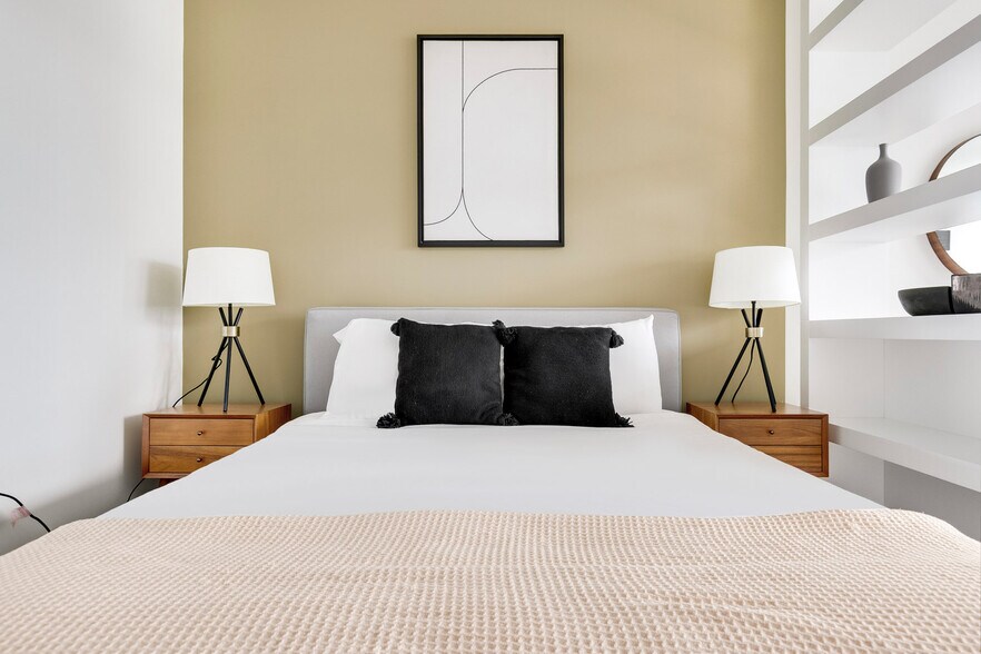 Building Photo - 1000 S Michigan Ave