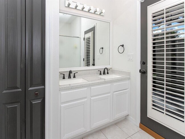 Building Photo - 687 Statenville Ct