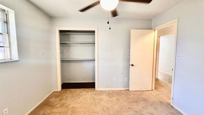 Building Photo - 12109 Camelot Dr