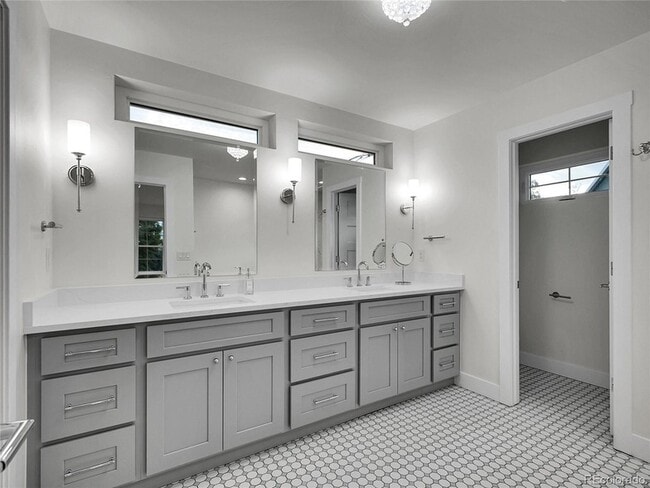 Building Photo - 4640 W 39th Ave