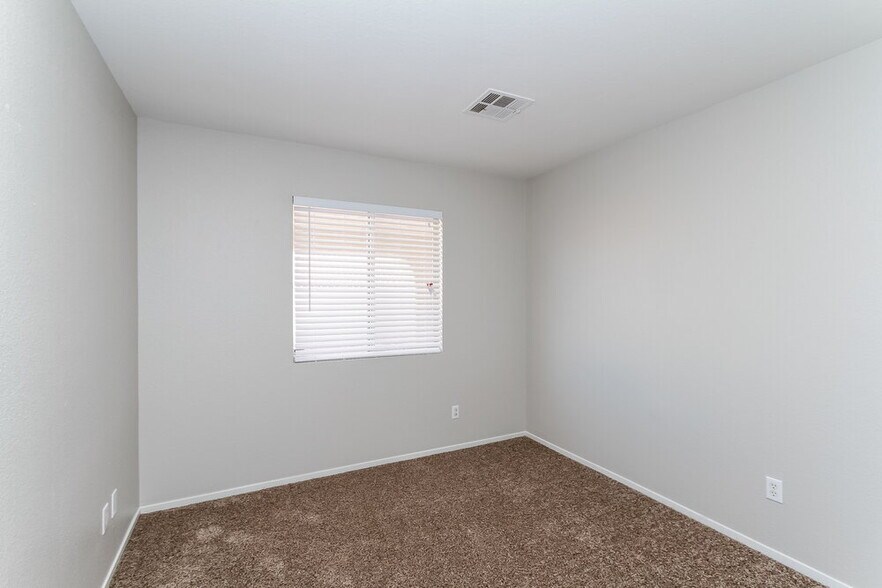 Building Photo - 1024 Sky Forest Dr