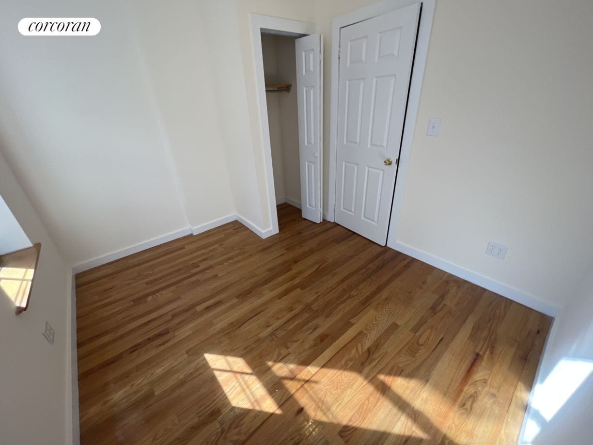 Building Photo - 350 E 91st St