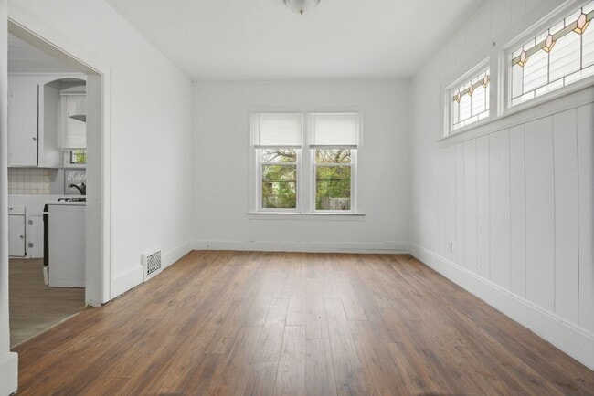 Building Photo - $1200/month bungalow