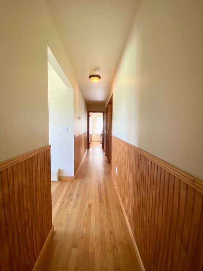 Building Photo - Bright & Breezy 3BR Ranch Ulster Park