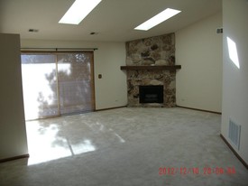 Building Photo - 1665 Commodore Ct