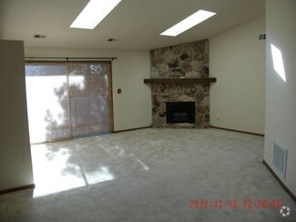 Building Photo - 1665 Commodore Ct