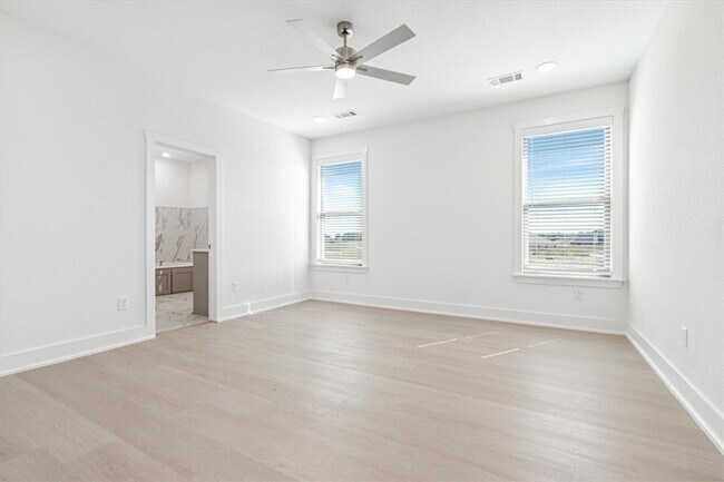 Building Photo - 7004 SW Orange Ave