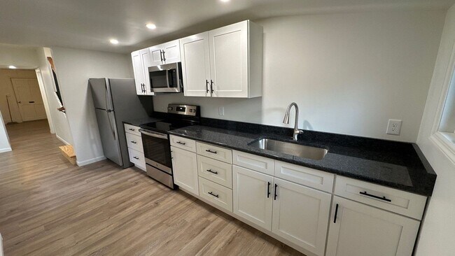 Building Photo - Spacious & Beautifully Updated 3BR Home with Extra Storage in Columbia