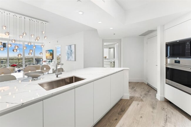 Building Photo - 450 Alton Rd