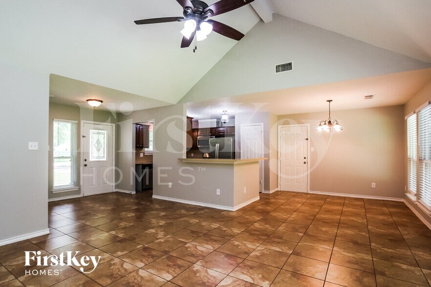 Building Photo - 503 Mesquite Dr